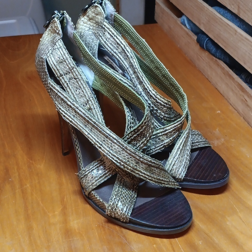 Leon max genuine snakeskin heels size 9.5